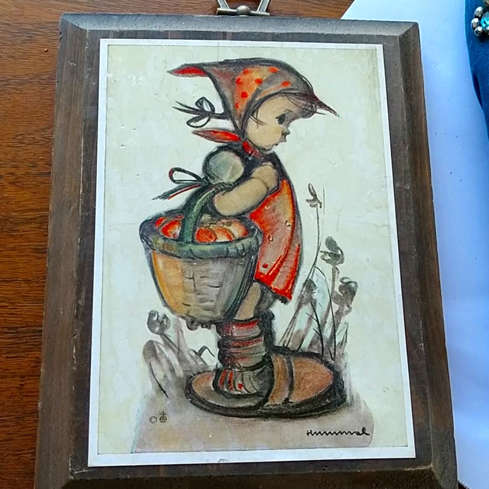 Hanging hummel plaque set of 4
